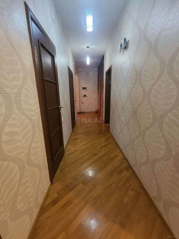 Satılır 4 otaqlı mənzil 130 m²