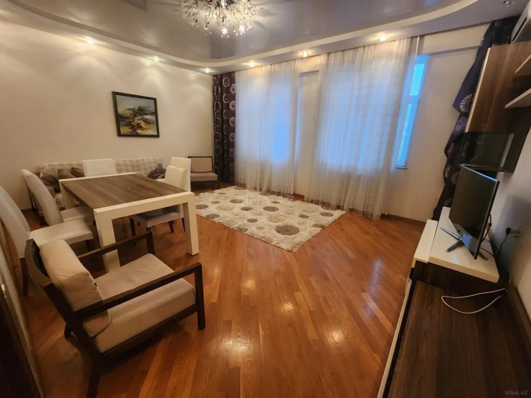 Satılır 4 otaqlı mənzil 130 m²