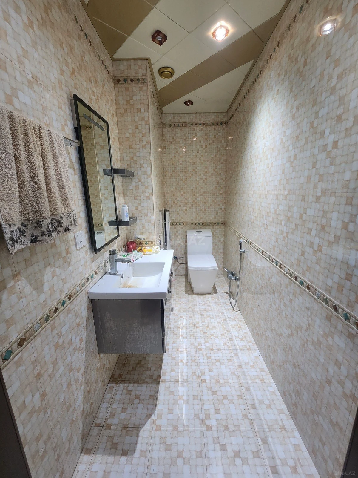 Satılır 4 otaqlı mənzil 130 m²