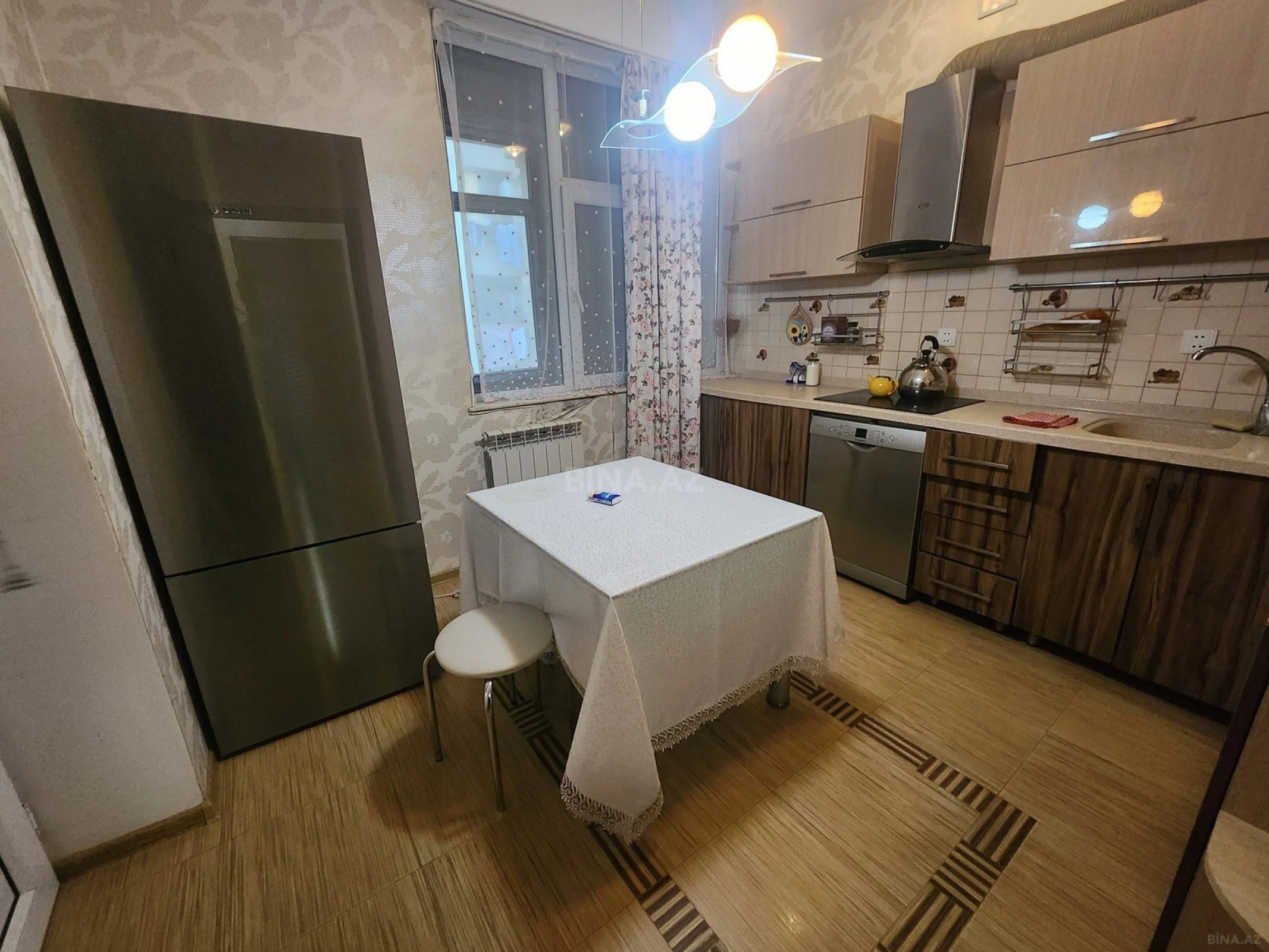 Satılır 4 otaqlı mənzil 130 m²
