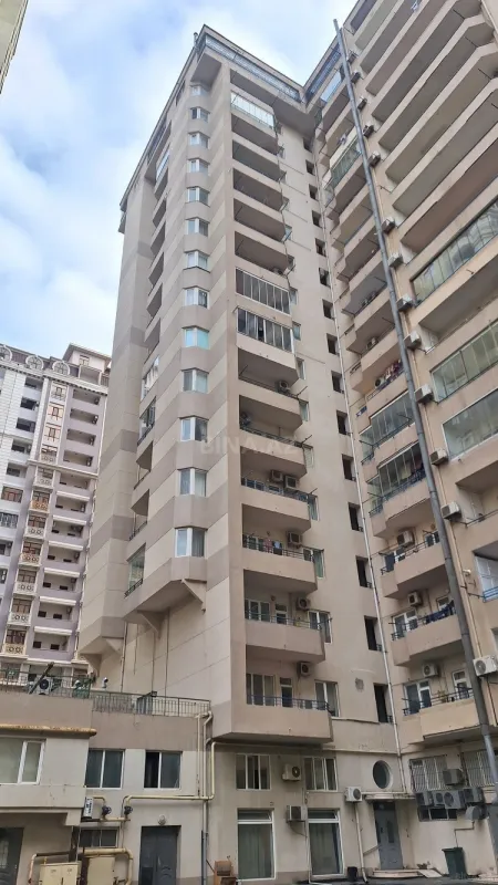 Satılır 2 otaqlı mənzil 85 m²