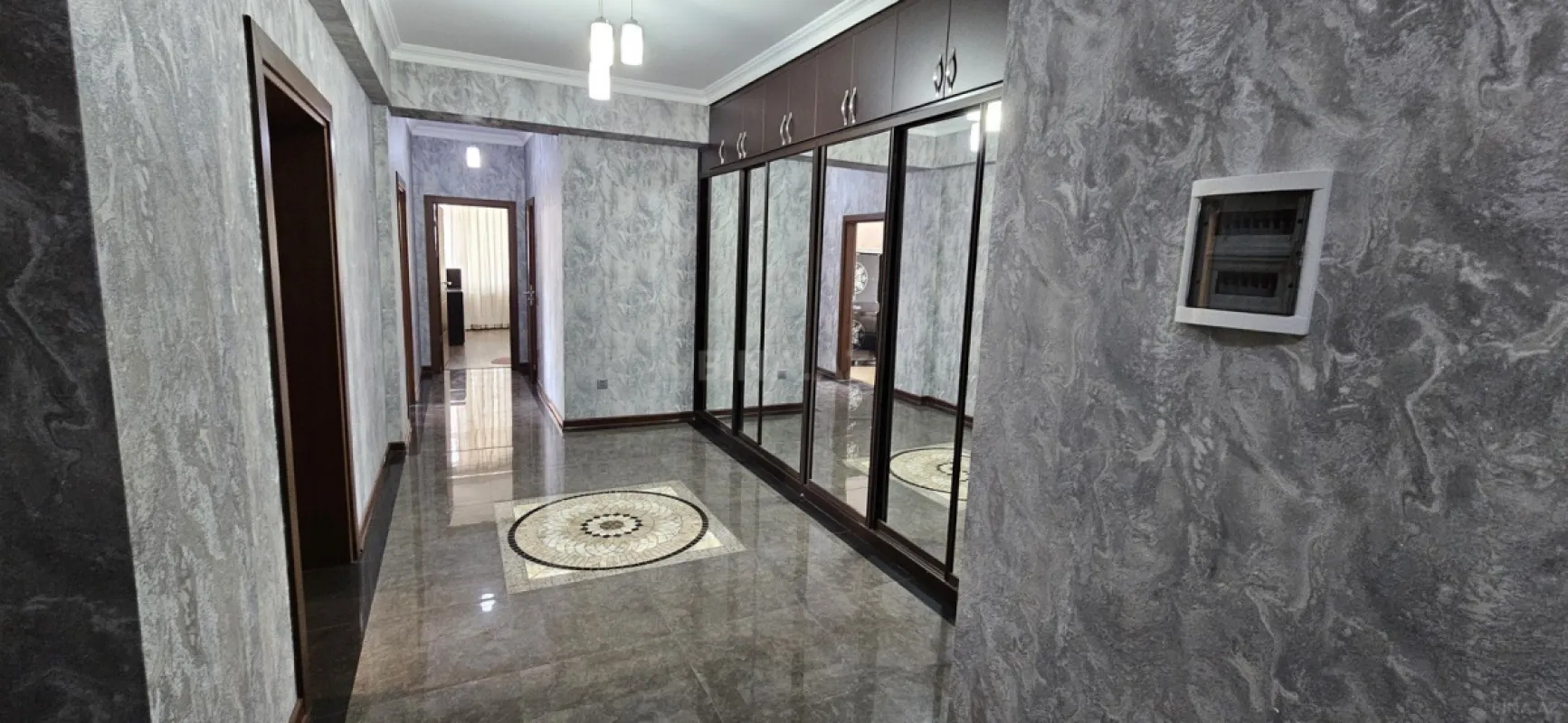 Kirayə verilir 4 otaqlı mənzil 180 m²