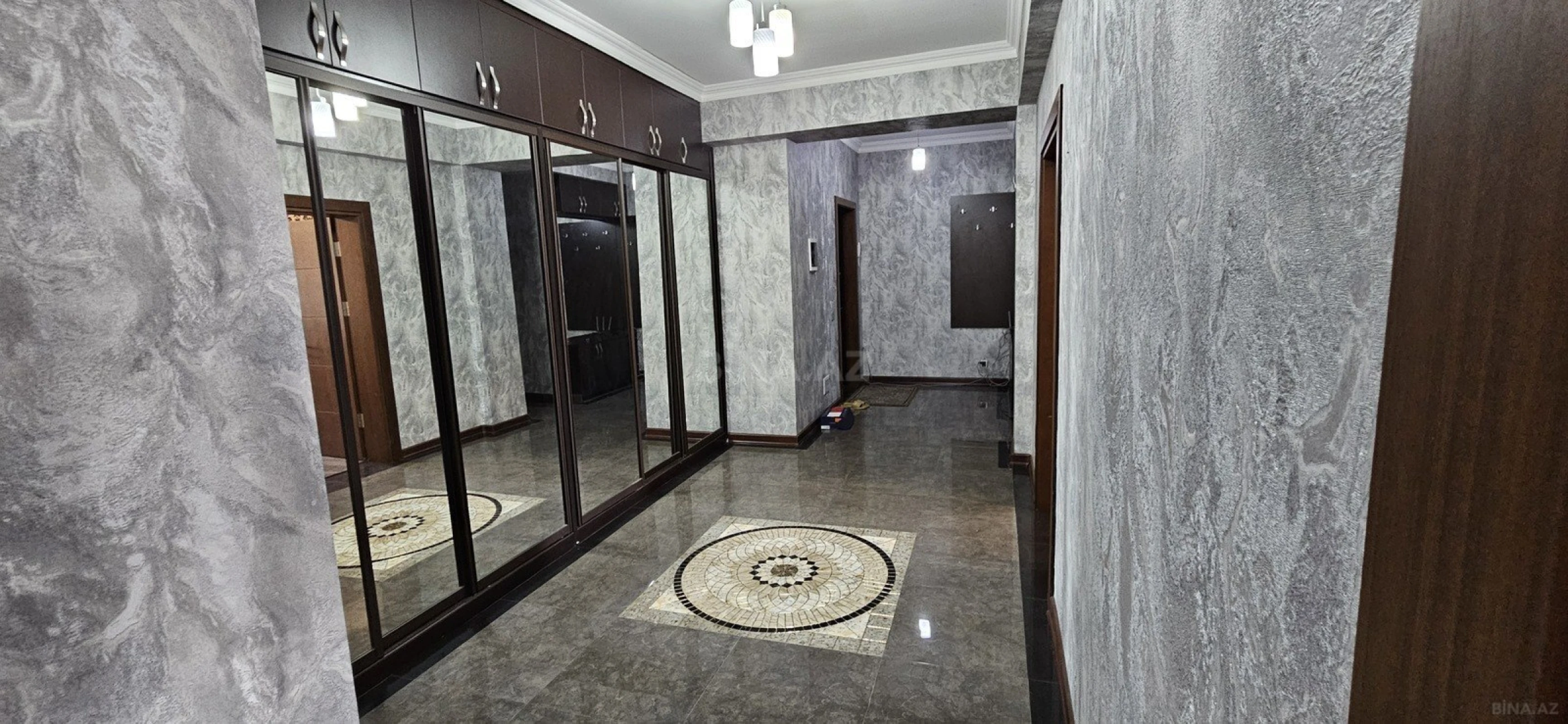 Kirayə verilir 4 otaqlı mənzil 180 m²