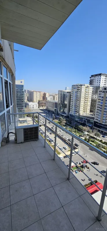 Kirayə verilir 4 otaqlı mənzil 180 m²