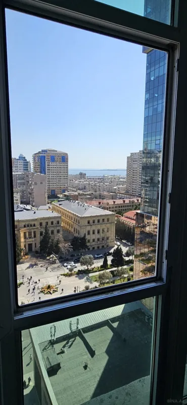 Kirayə verilir 4 otaqlı mənzil 180 m²