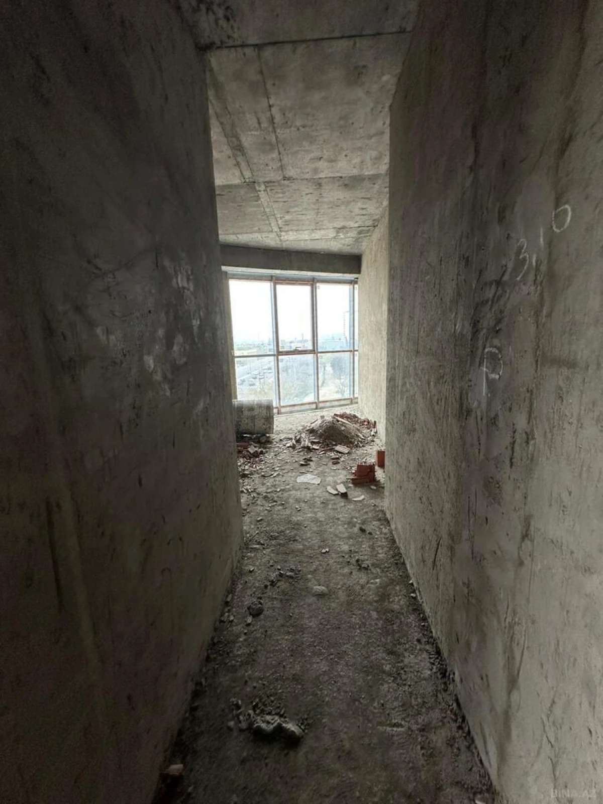 Satılır 4 otaqlı mənzil 200 m²