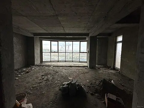 Satılır 4 otaqlı mənzil 200 m²