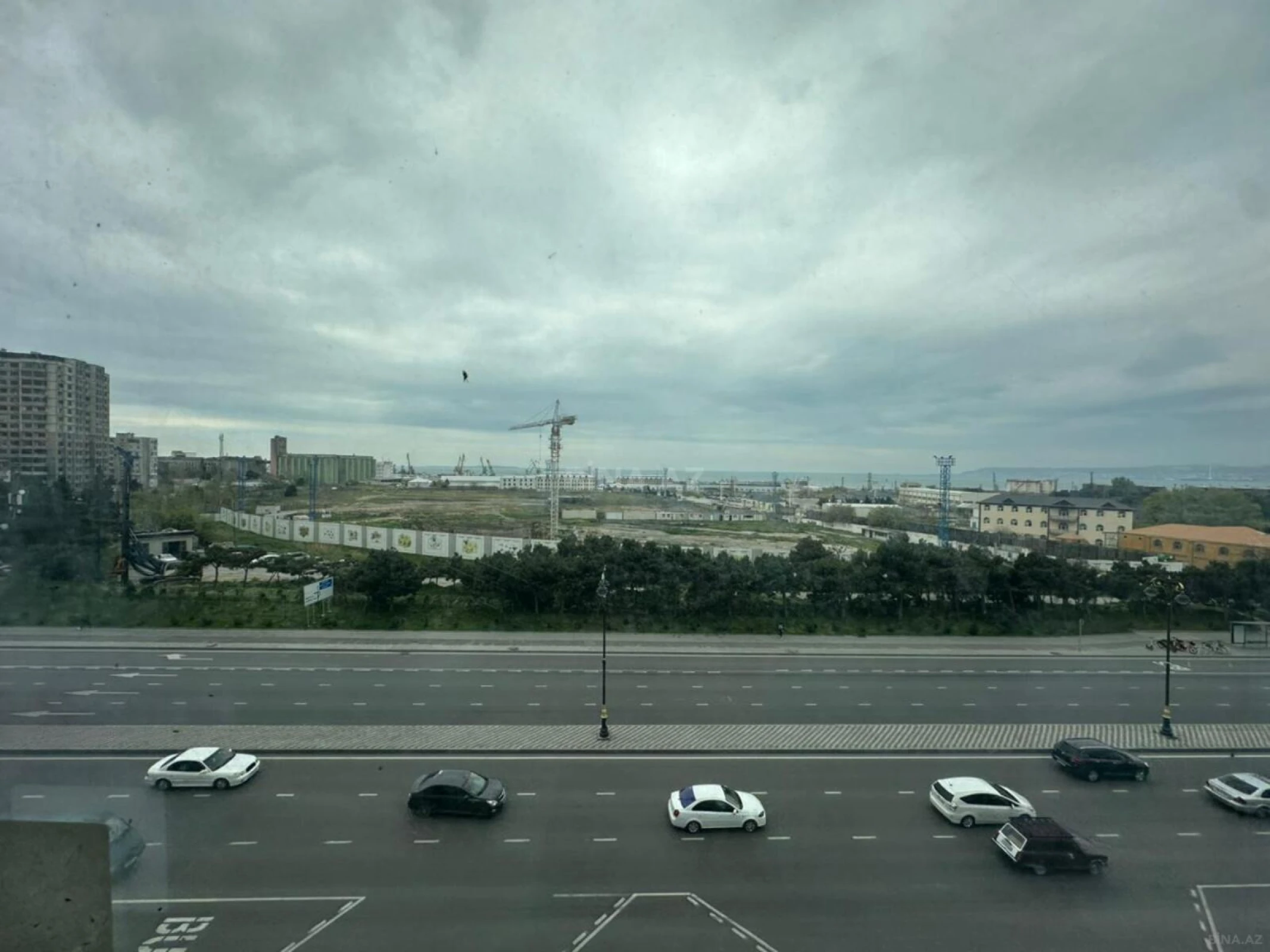 Satılır 4 otaqlı mənzil 200 m²