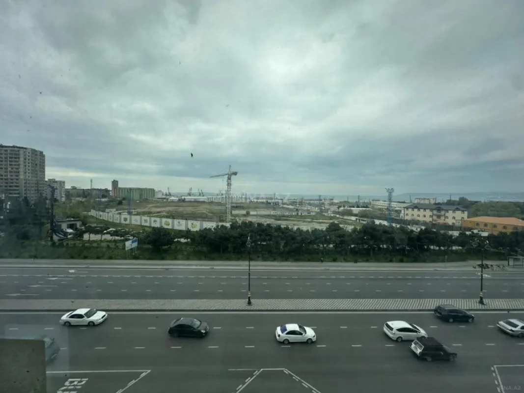 Satılır 4 otaqlı mənzil 200 m²