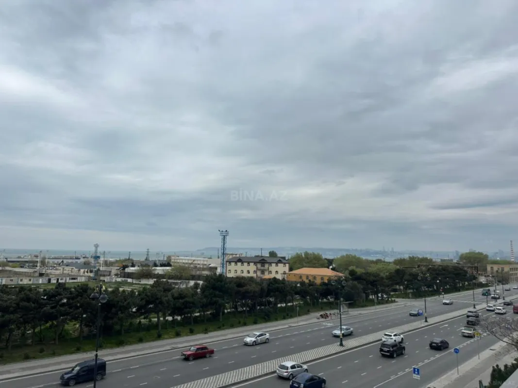 Satılır 4 otaqlı mənzil 200 m²