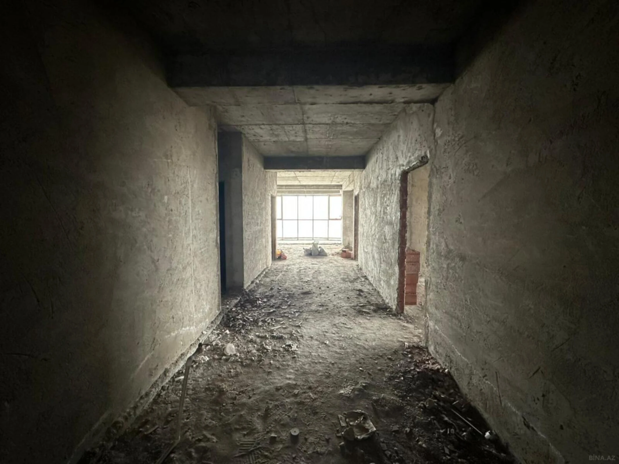 Satılır 4 otaqlı mənzil 200 m²