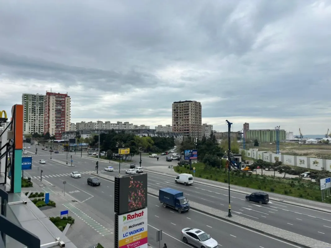 Satılır 4 otaqlı mənzil 200 m²