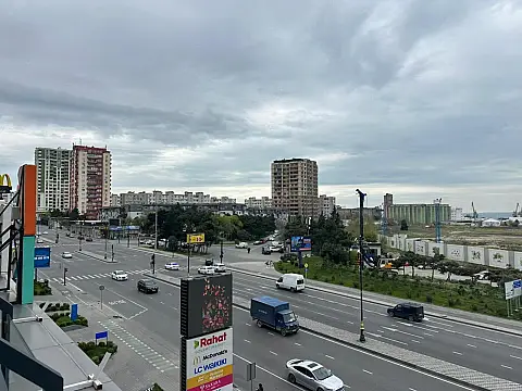 Satılır 4 otaqlı mənzil 200 m²