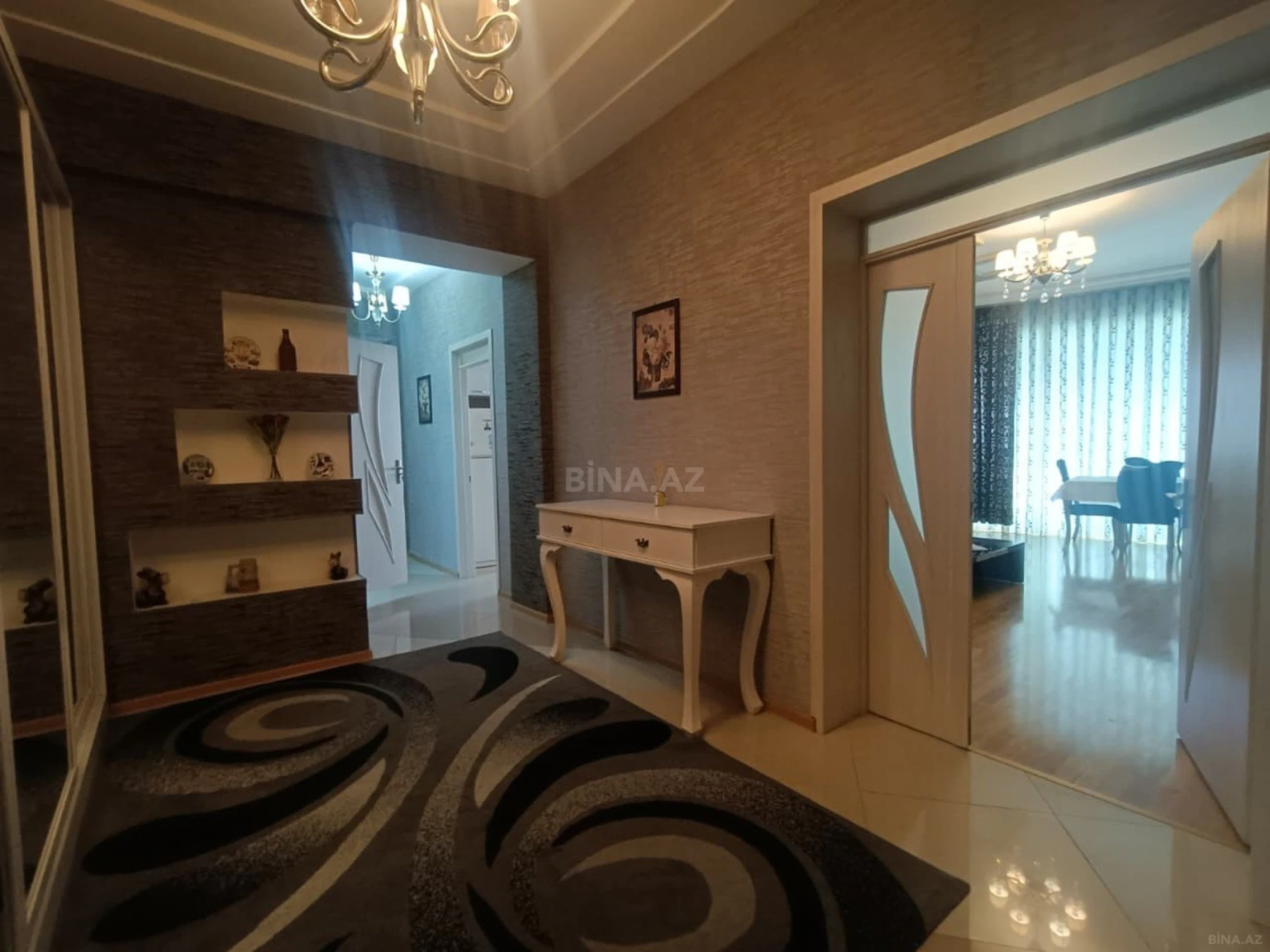 Kirayə verilir 2 otaqlı mənzil 100 m²