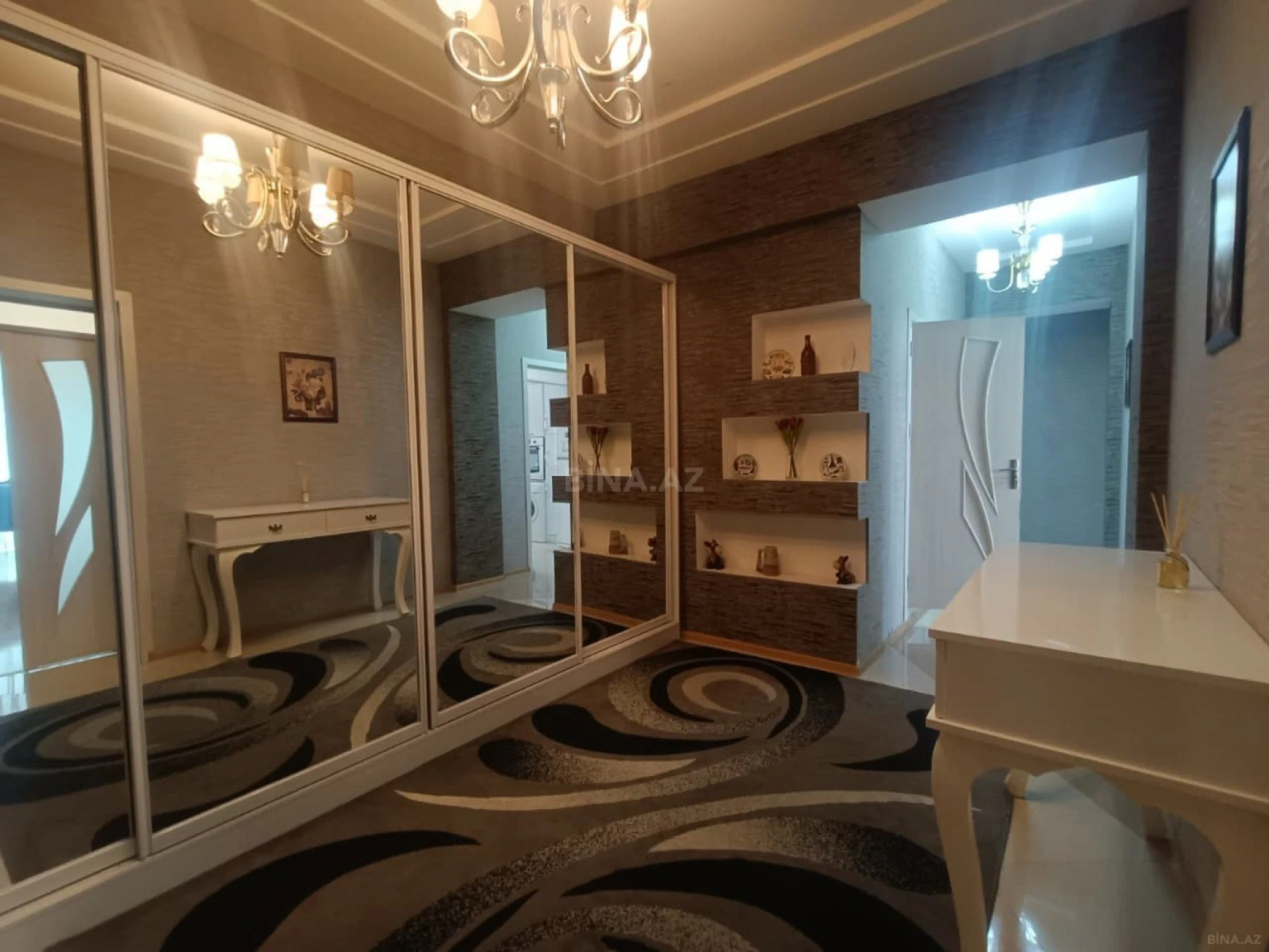 Kirayə verilir 2 otaqlı mənzil 100 m²