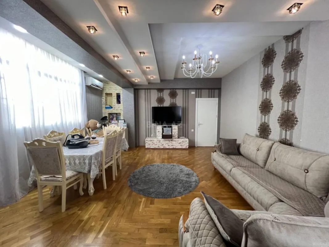 Satılır 3 otaqlı mənzil 108 m²