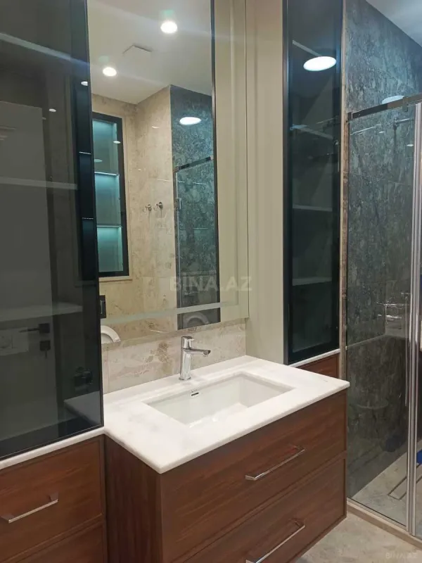 Kirayə verilir 3 otaqlı mənzil 130 m²