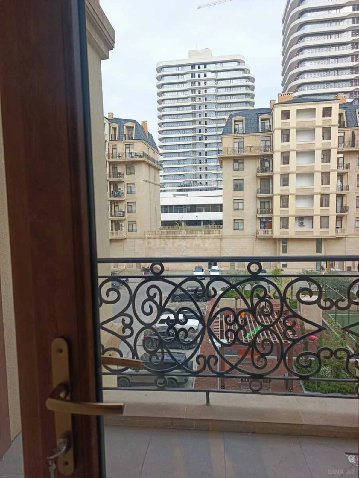 Kirayə verilir 3 otaqlı mənzil 130 m²