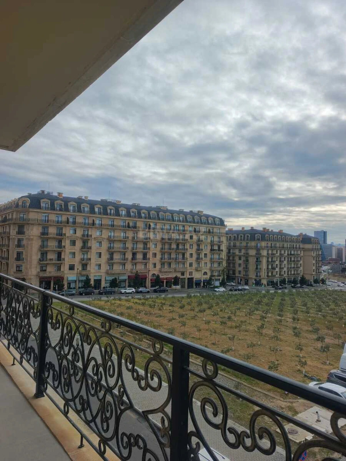 Kirayə verilir 3 otaqlı mənzil 130 m²