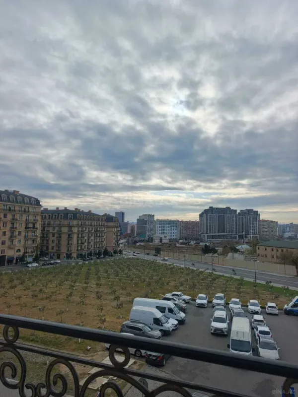 Kirayə verilir 3 otaqlı mənzil 130 m²