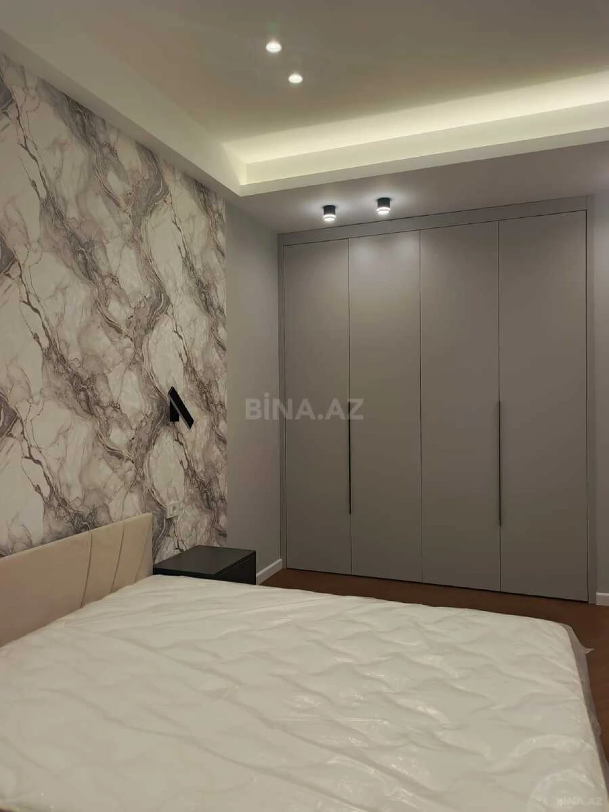 Kirayə verilir 3 otaqlı mənzil 130 m²