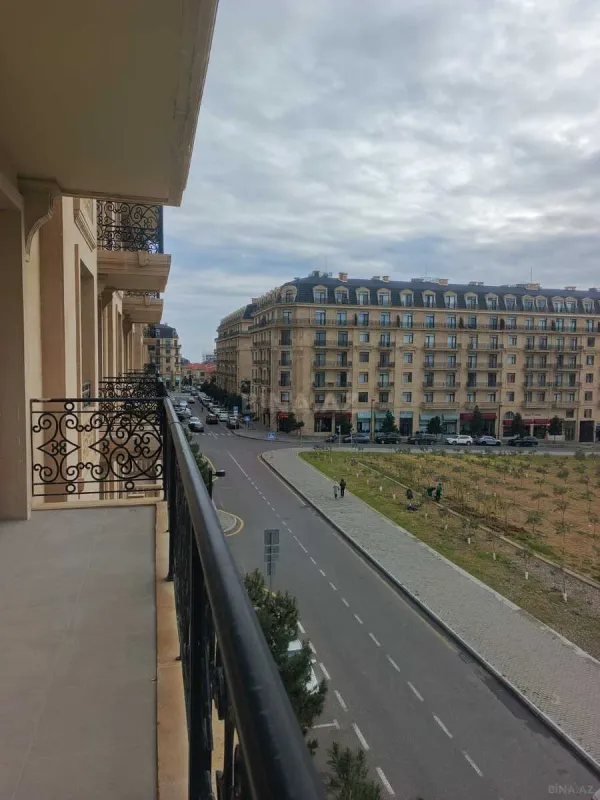 Kirayə verilir 3 otaqlı mənzil 130 m²