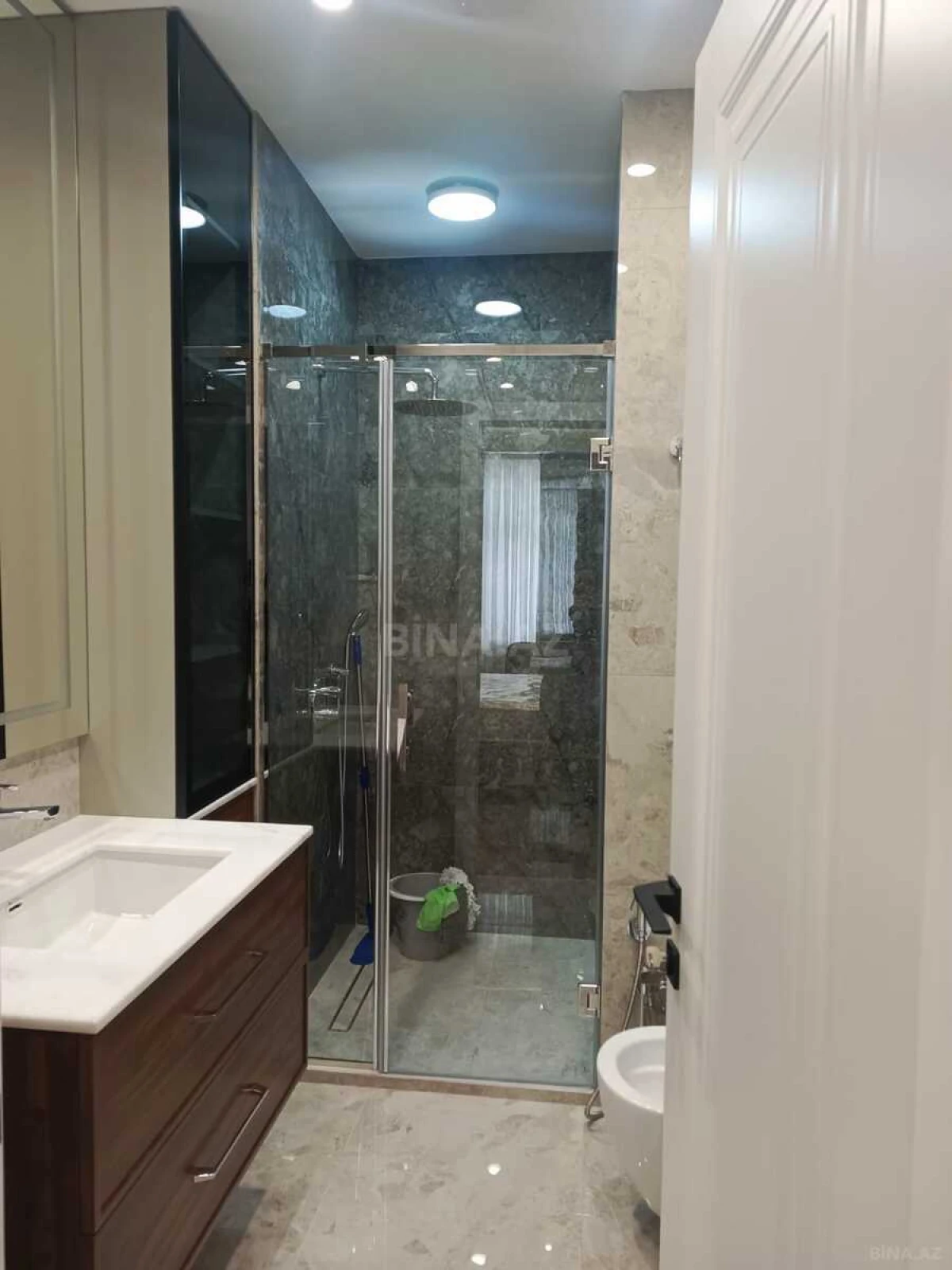 Kirayə verilir 3 otaqlı mənzil 130 m²