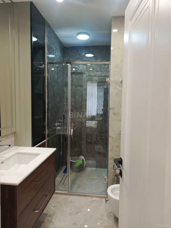 Kirayə verilir 3 otaqlı mənzil 130 m²