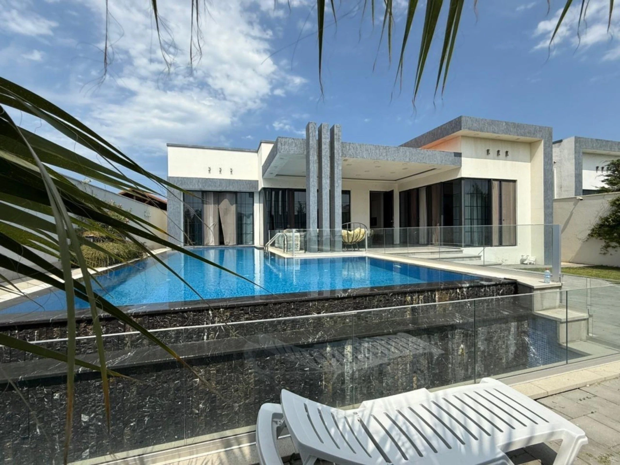 Kirayə verilir 5 otaqlı həyət evi 300 m²