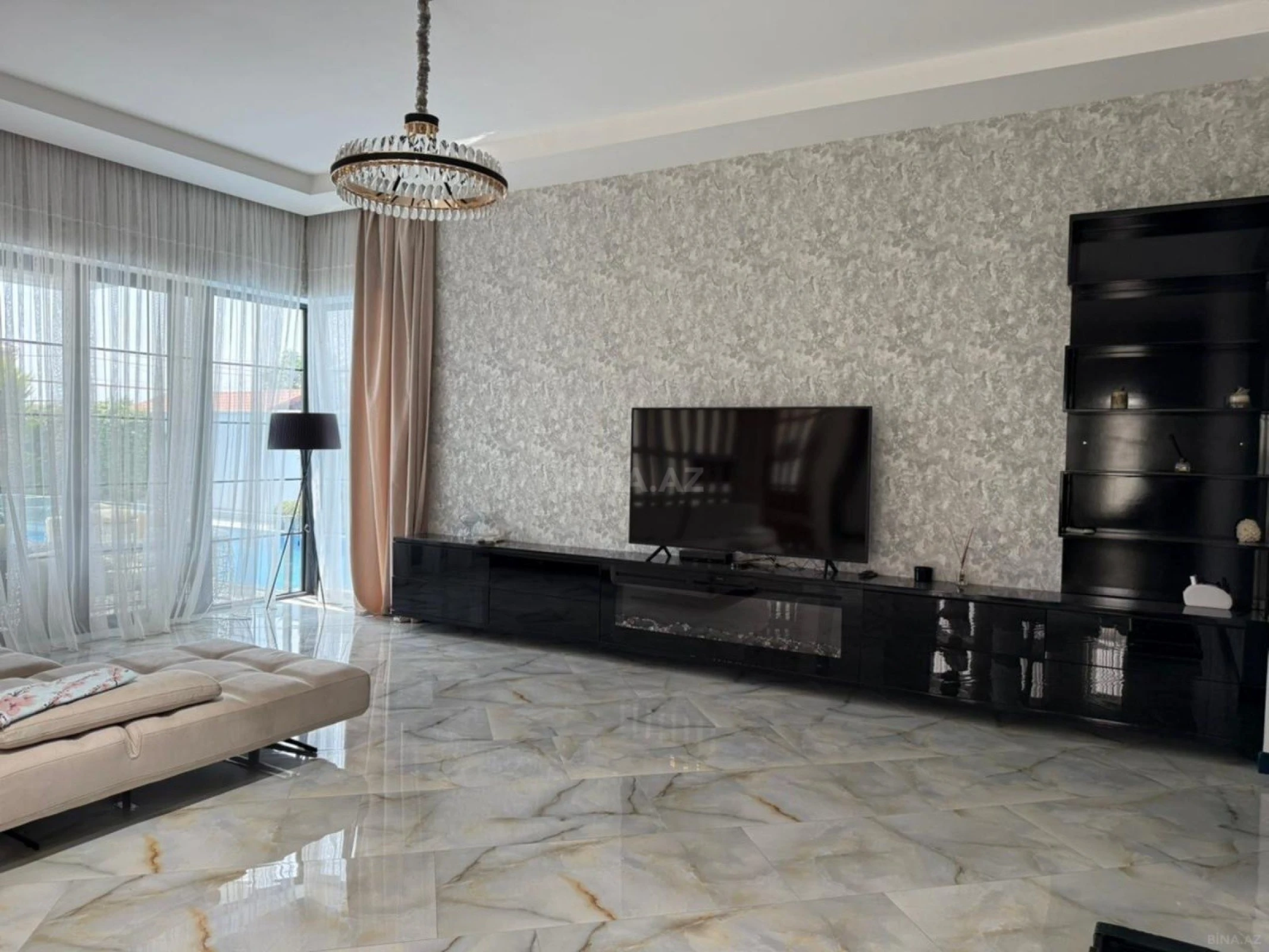 Kirayə verilir 5 otaqlı həyət evi 300 m²