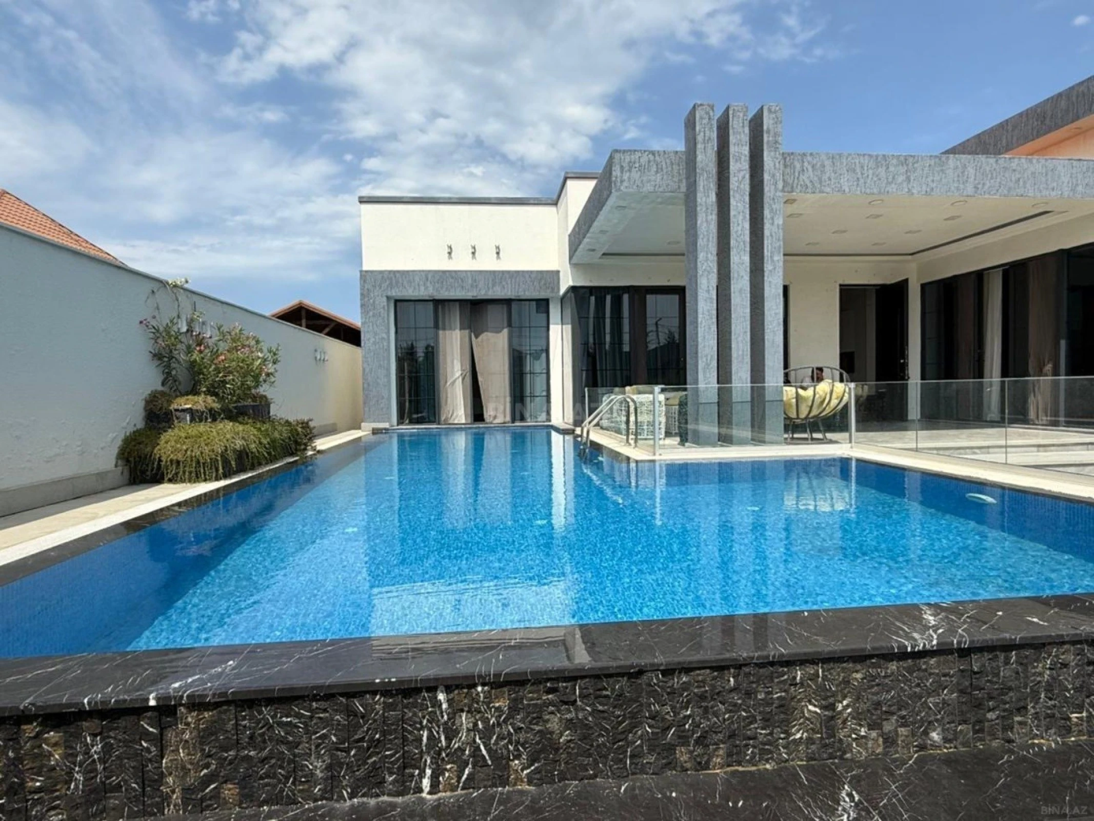 Kirayə verilir 5 otaqlı həyət evi 300 m²