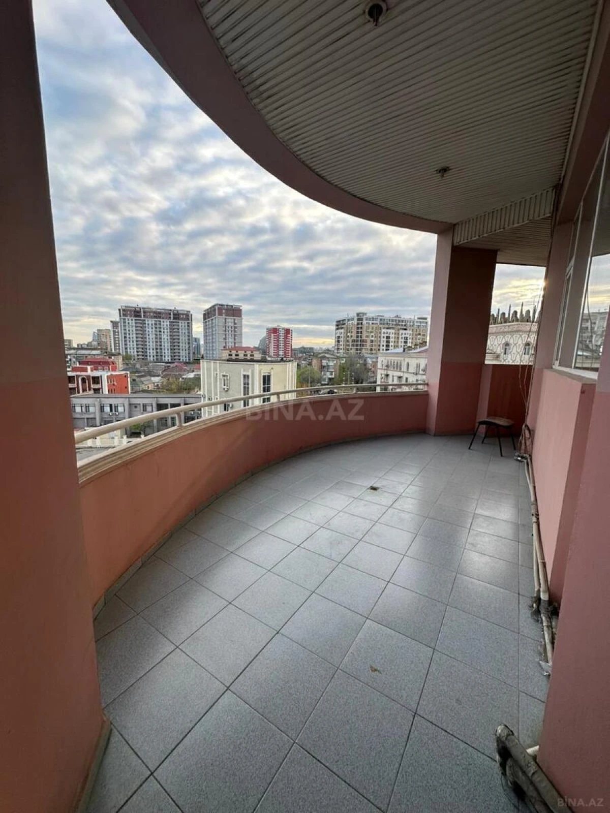 Kirayə verilir 5 otaqlı ofis 220 m²