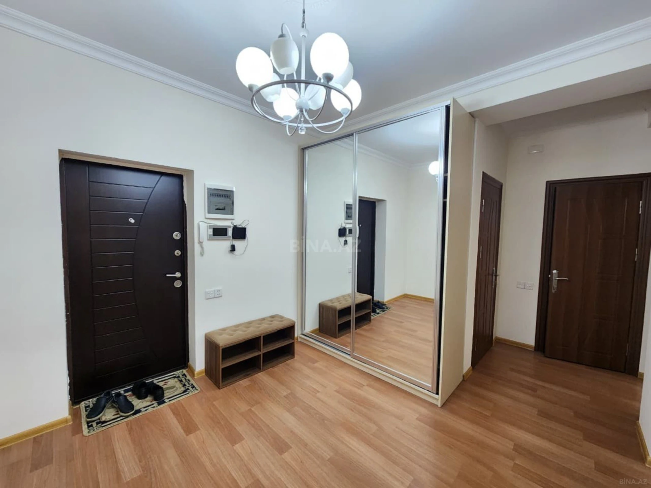 Kirayə verilir 2 otaqlı mənzil 85 m²