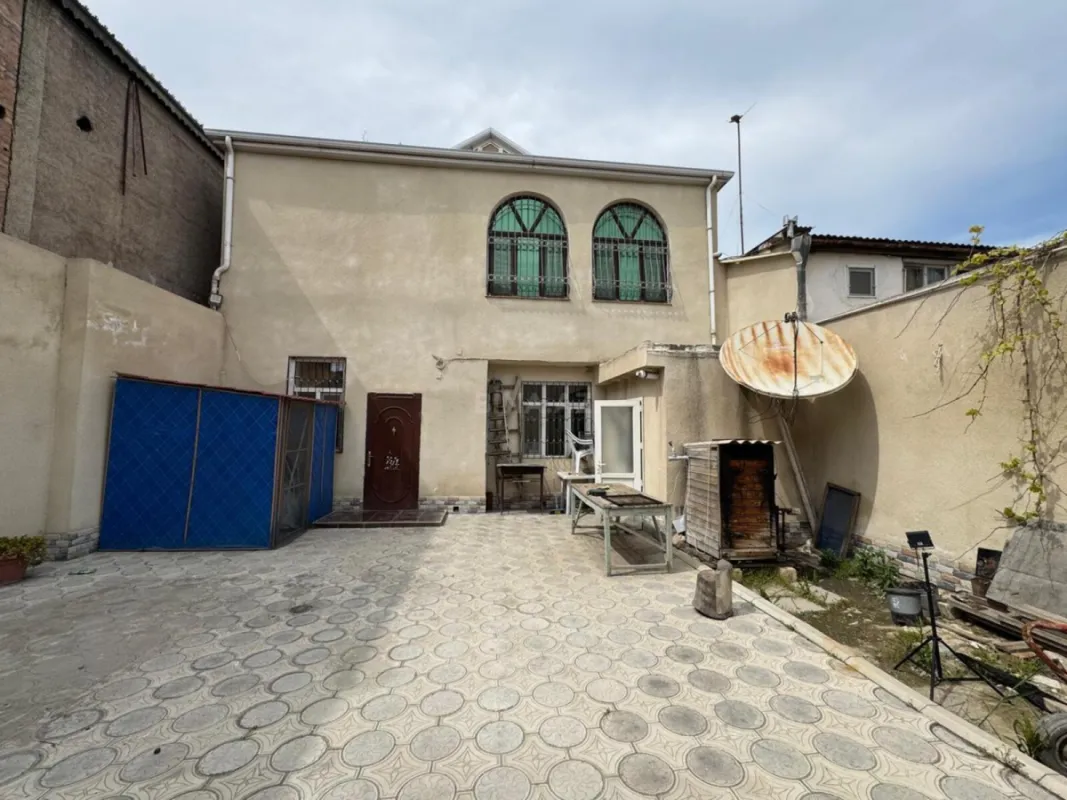 Satılır 5 otaqlı həyət evi 221 m²