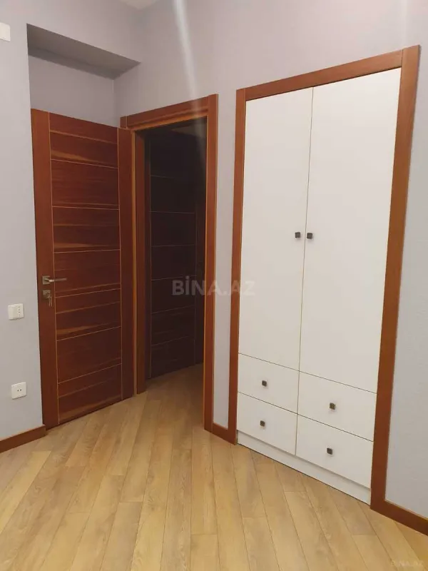 Satılır 4 otaqlı mənzil 130 m²