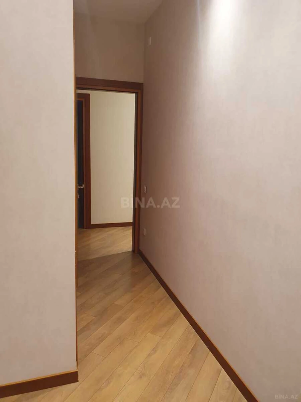 Satılır 4 otaqlı mənzil 130 m²
