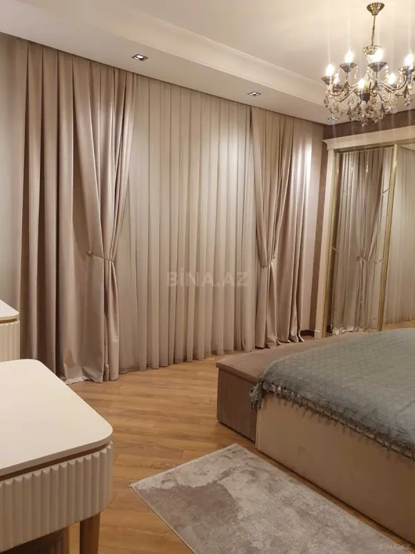 Satılır 4 otaqlı mənzil 130 m²