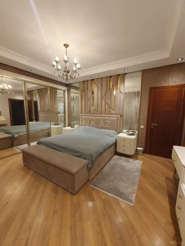 Satılır 4 otaqlı mənzil 130 m²