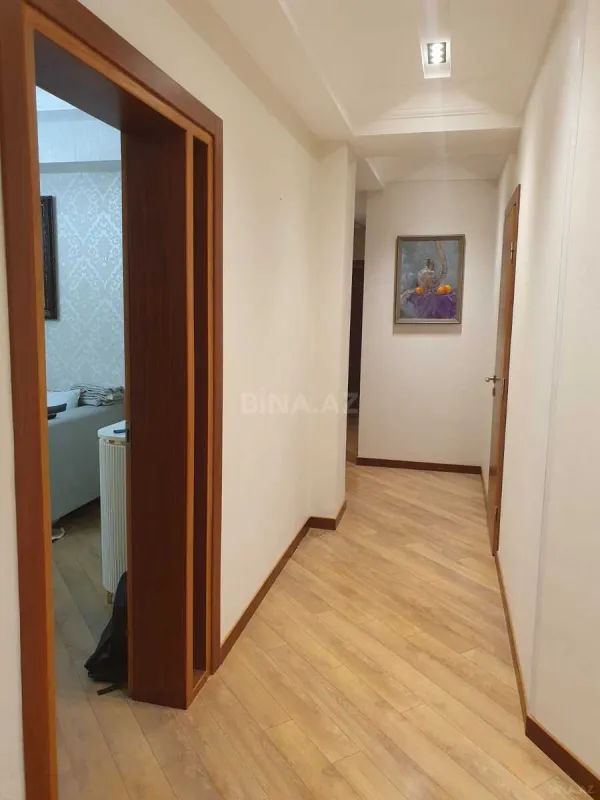 Satılır 4 otaqlı mənzil 130 m²