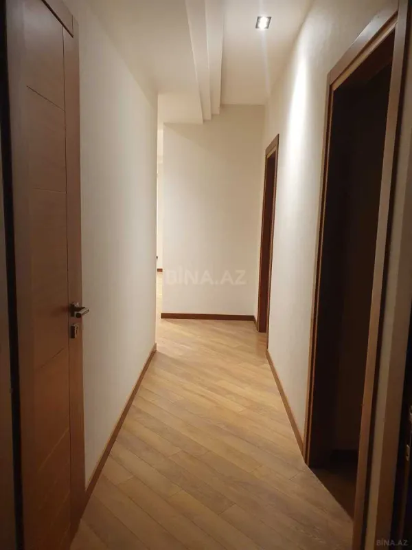 Satılır 4 otaqlı mənzil 130 m²