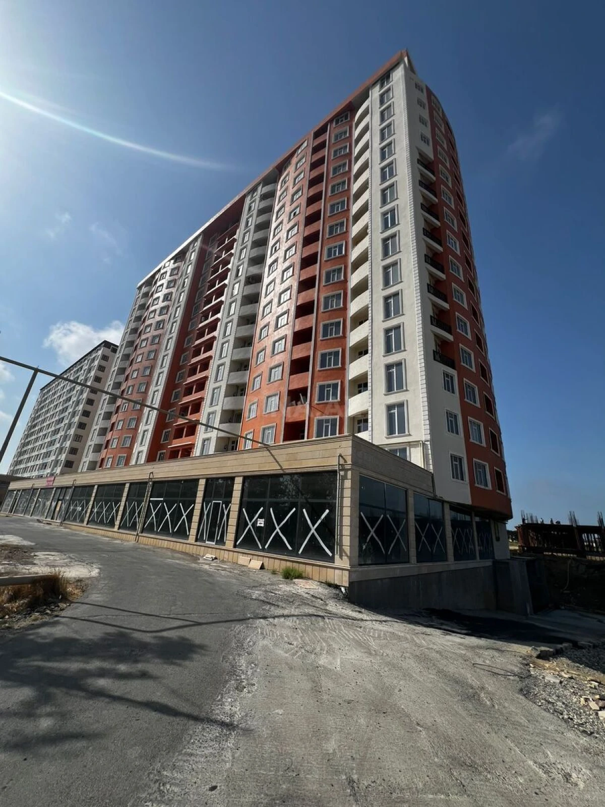 Satılır 2 otaqlı mənzil 84 m²