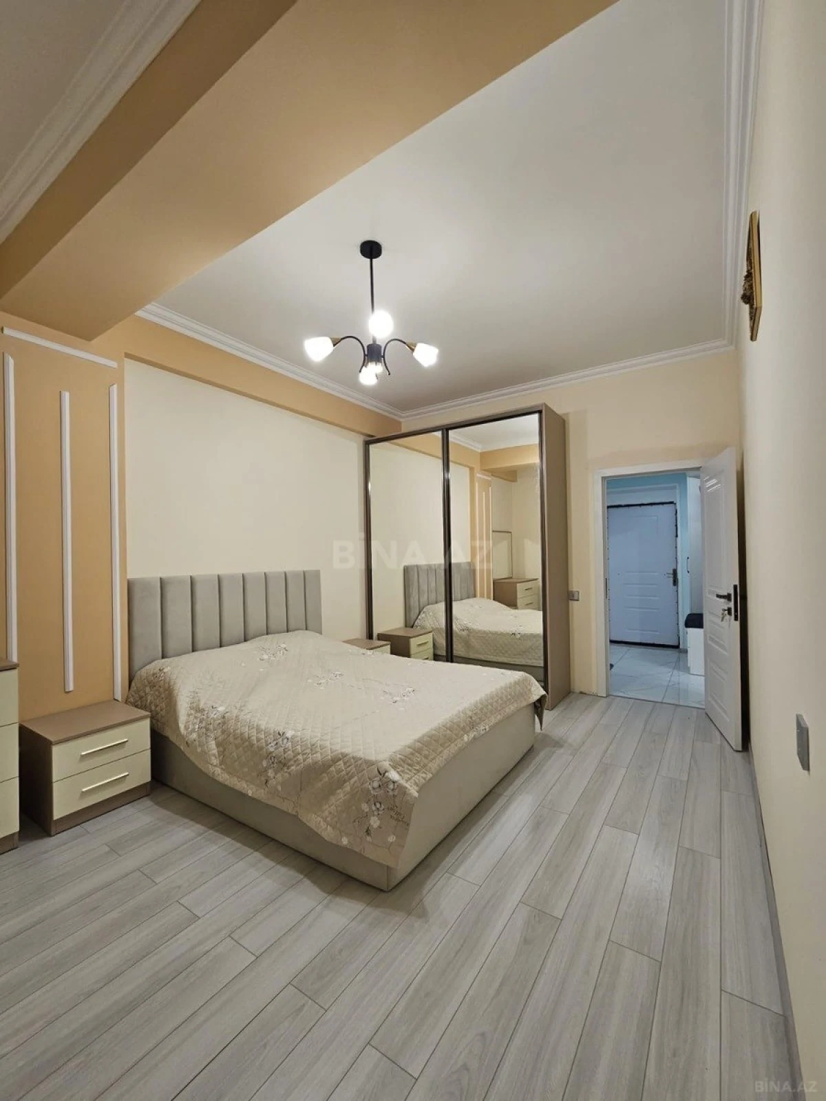 Kirayə verilir 2 otaqlı mənzil 70 m²