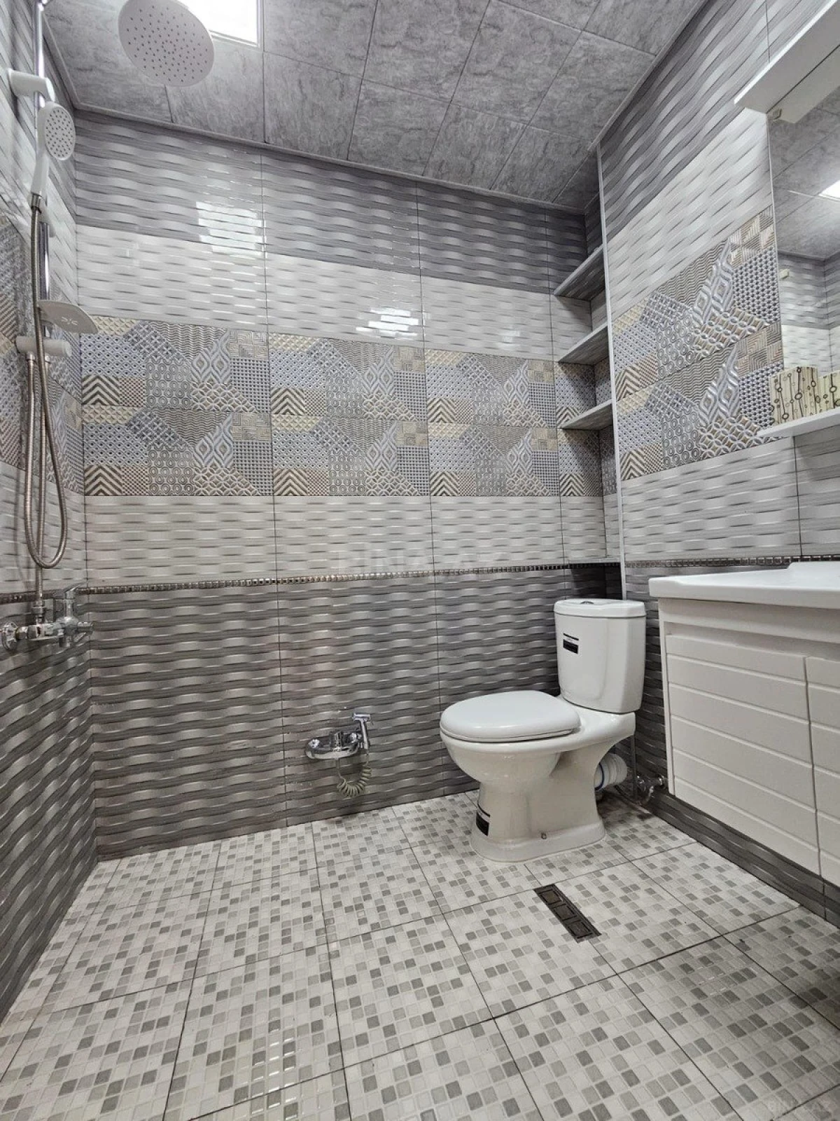 Kirayə verilir 2 otaqlı mənzil 70 m²