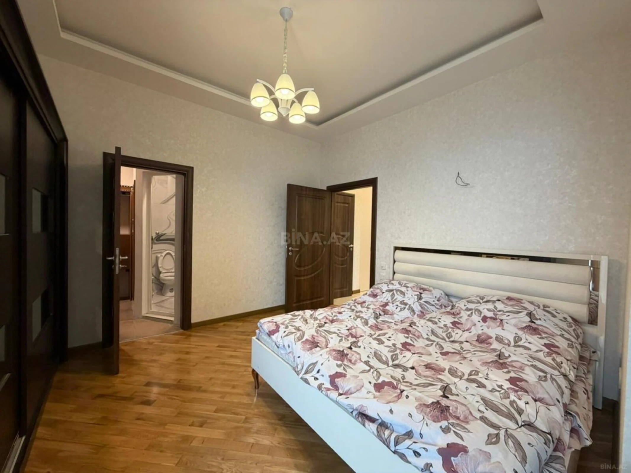 Kirayə verilir 3 otaqlı mənzil 120 m²