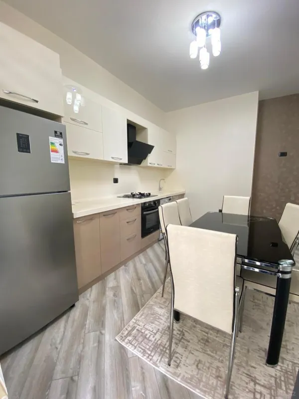 Kirayə verilir 3 otaqlı mənzil 120 m²