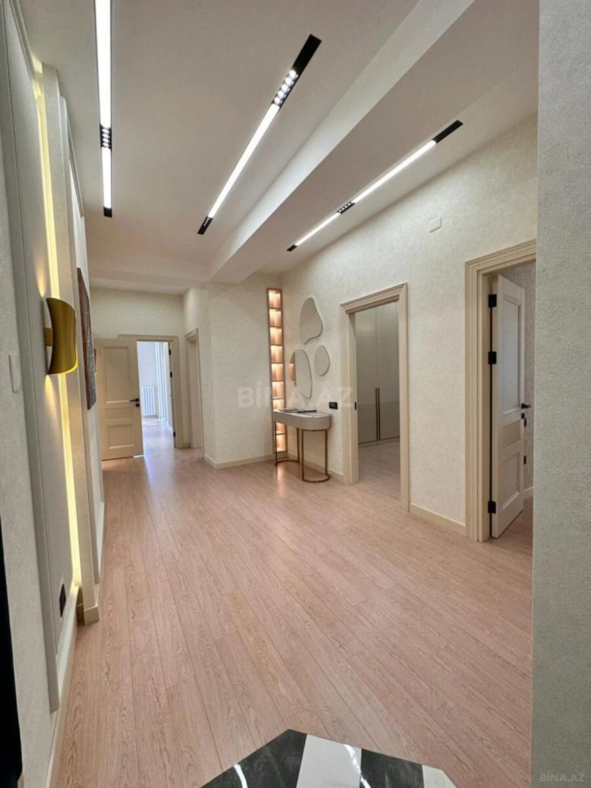 Satılır 3 otaqlı mənzil 174 m²