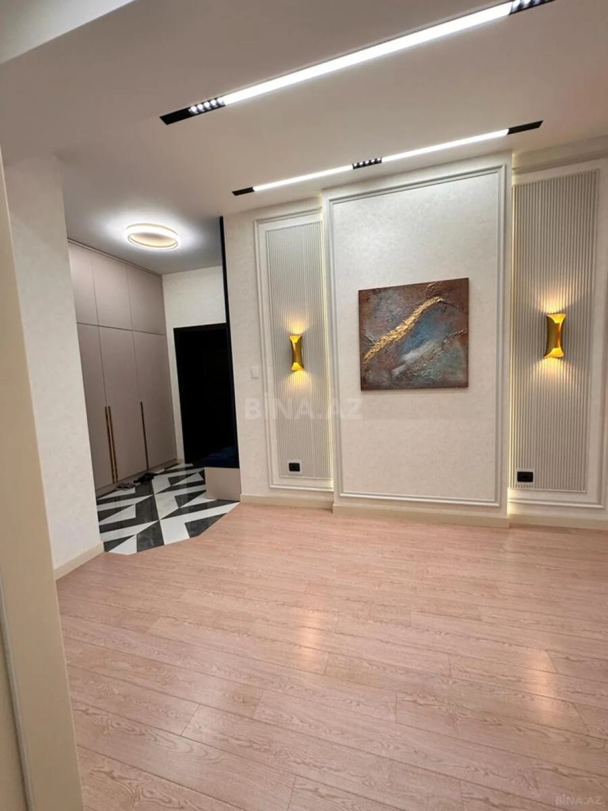 Satılır 3 otaqlı mənzil 174 m²
