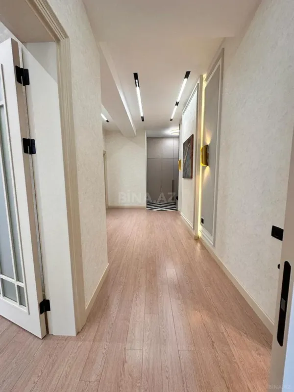 Satılır 3 otaqlı mənzil 174 m²