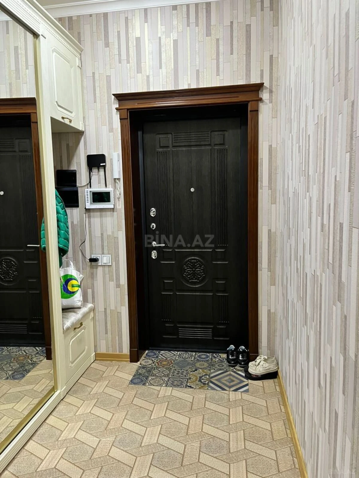 Satılır 2 otaqlı mənzil 72 m²