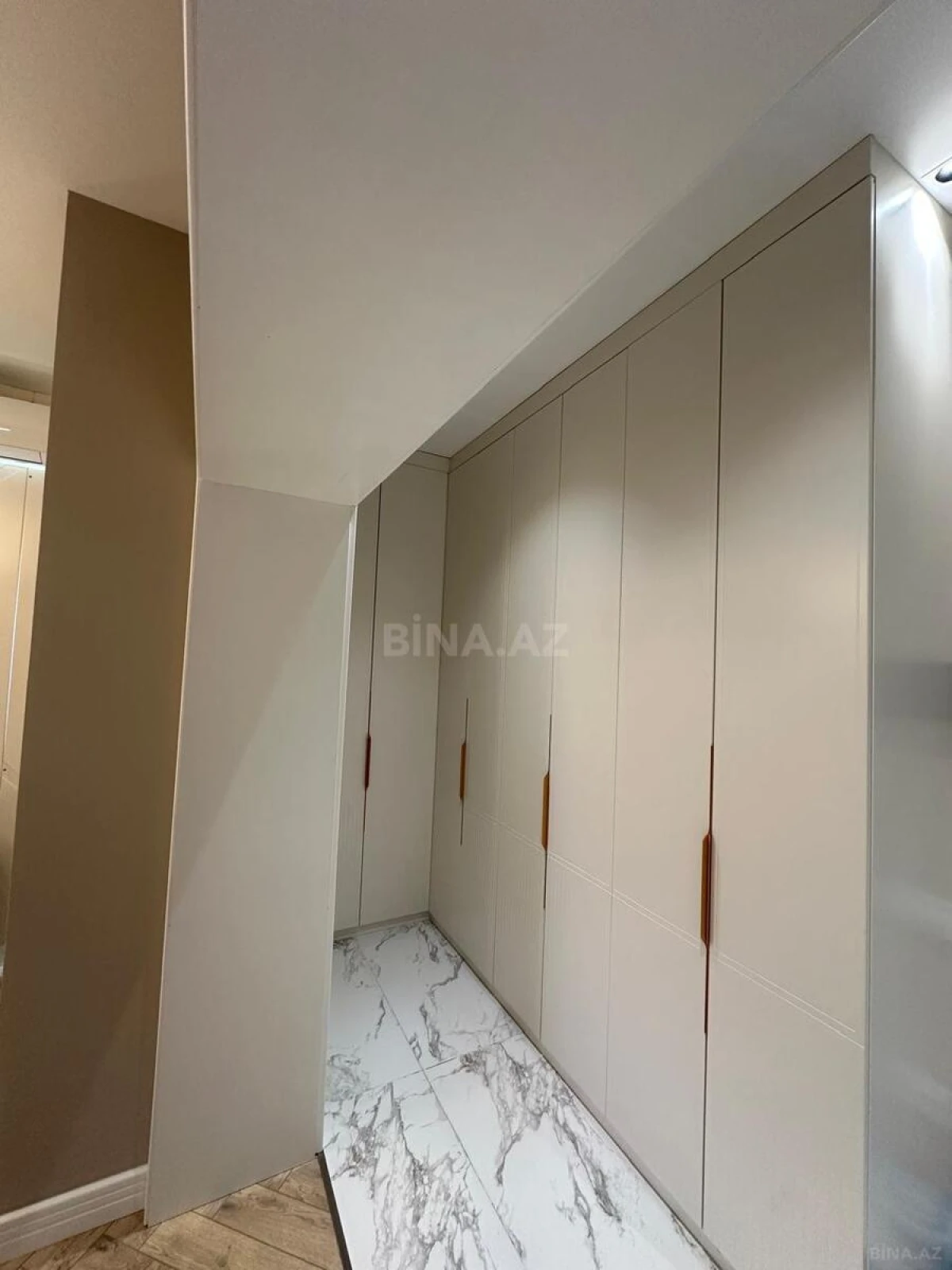 Kirayə verilir 2 otaqlı mənzil 75 m²